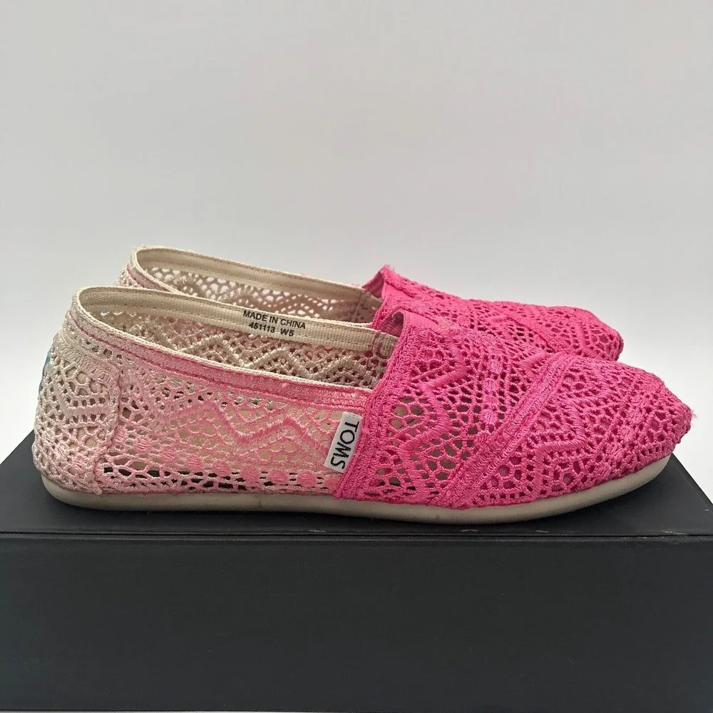 TOMS Moroccan Flat Shoes Womens Size 5 Ombre Pink Crochet Lace Slip‎ On 451113
